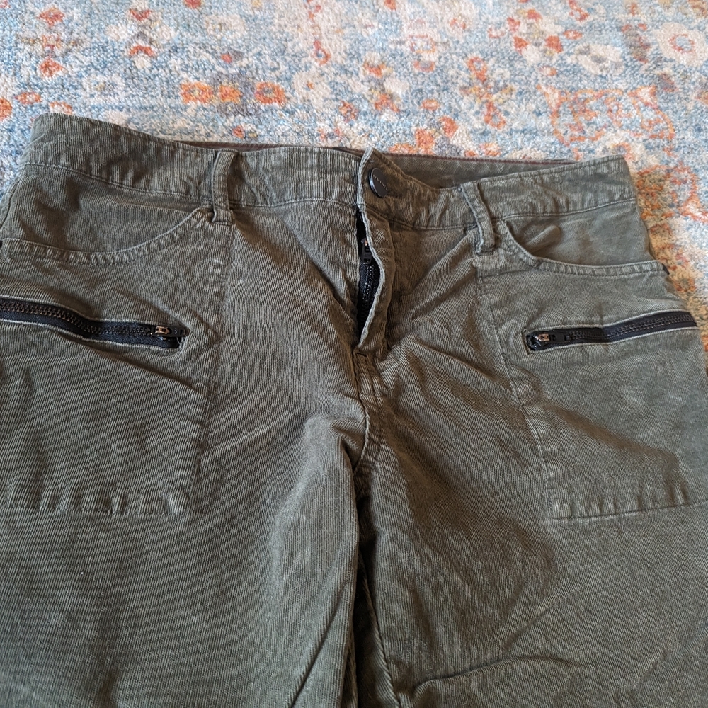 Sanctuary Women's 30 Corduroy Olive Green Khaki Flare Leg Pants Zip Front Pocket - Picture 2 of 12